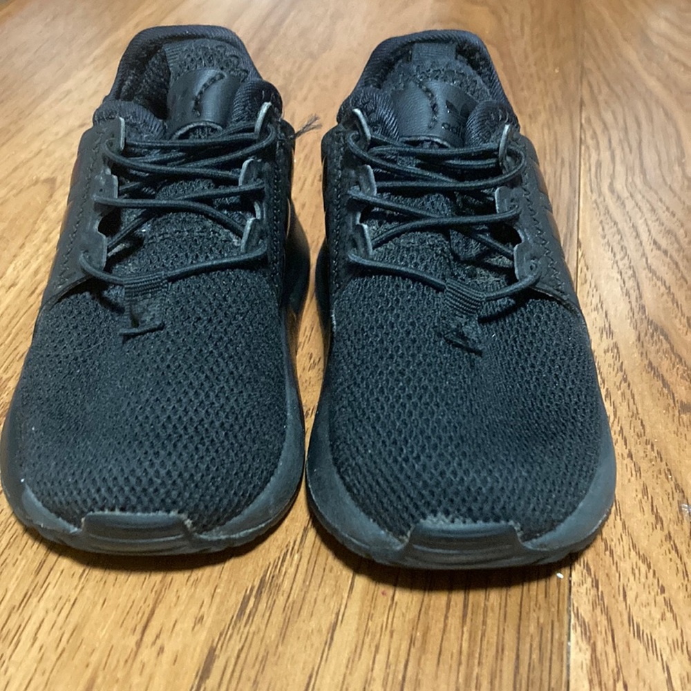 Adidas black sneaker